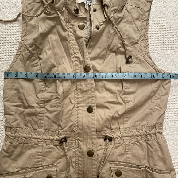 $10 or 2/$15 Charlotte Russe Sherpa Lined Khaki Utility Vest Size Small - Picture 8 of 8